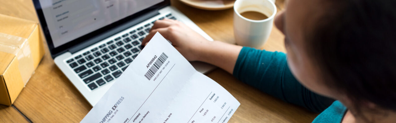 pagina-de-inicio-de-conexion-de-portatil-de-documentos-de-envio.jpg